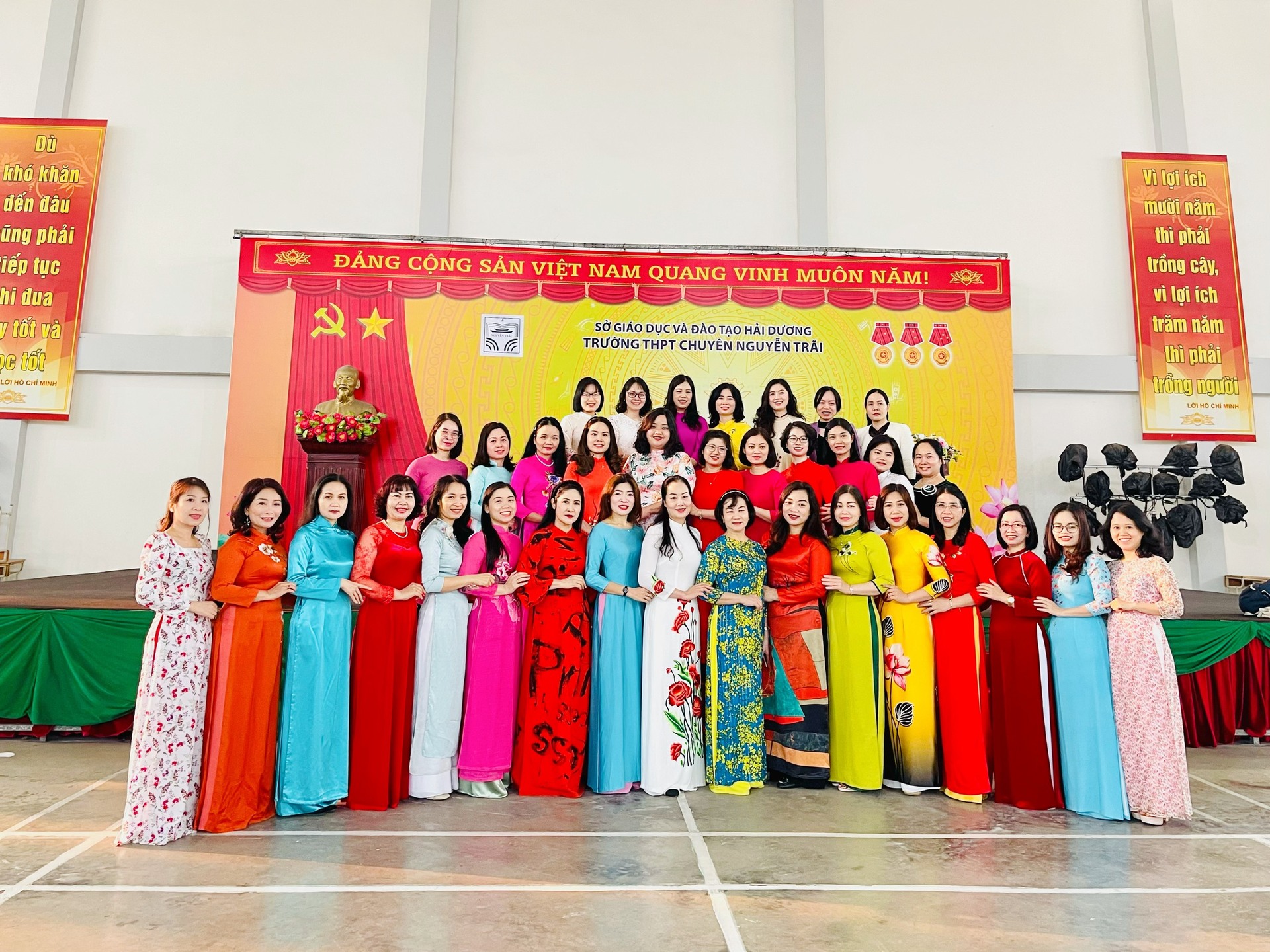 Những hoạt động thiết thực kỉ niệm 8/3 tại trường chuyên Nguyễn Trãi